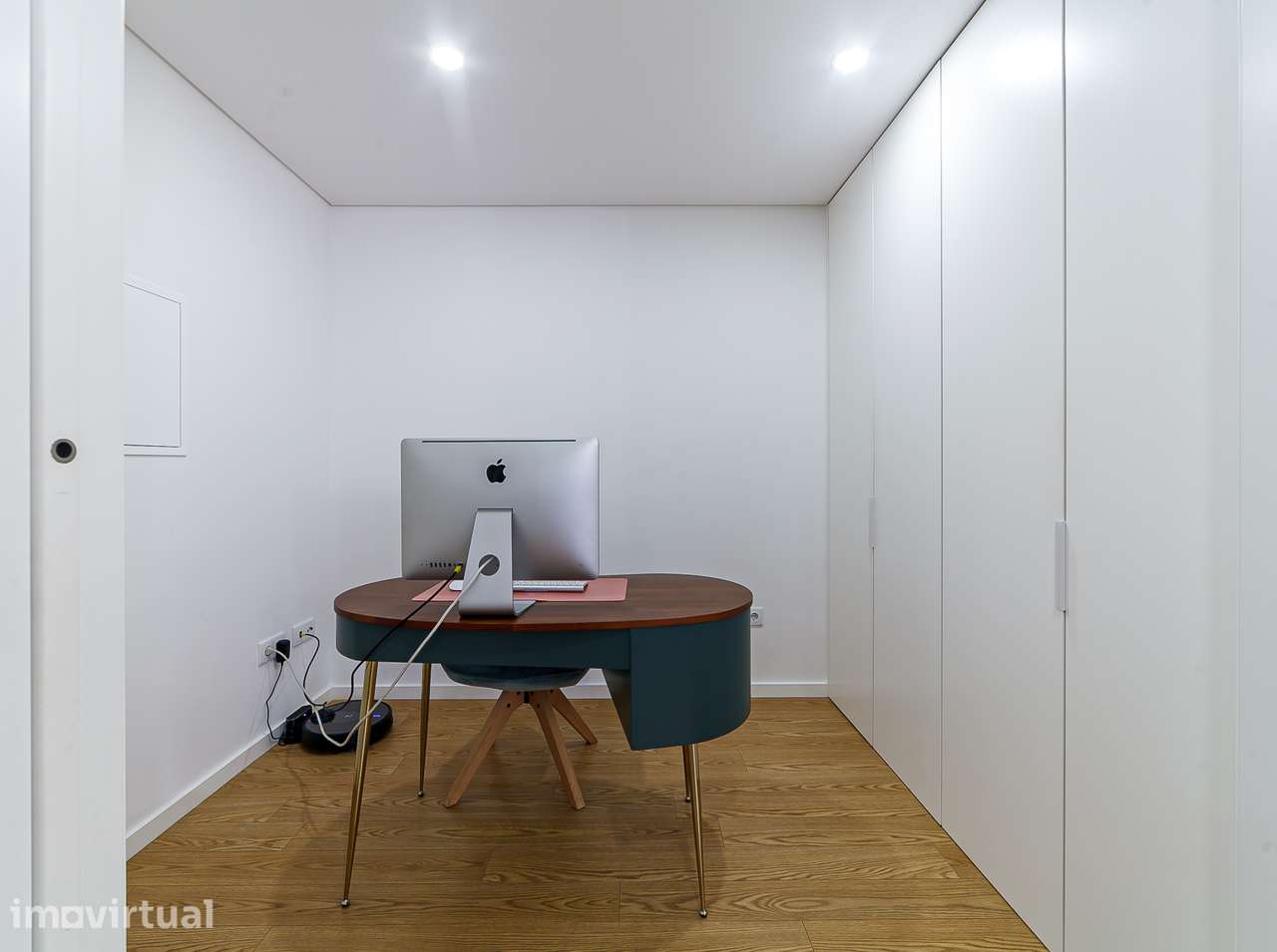 Exclusivo apartamento T3+1 seminovo, com 190m2, três frentes e box - Grande imagem: 4/42