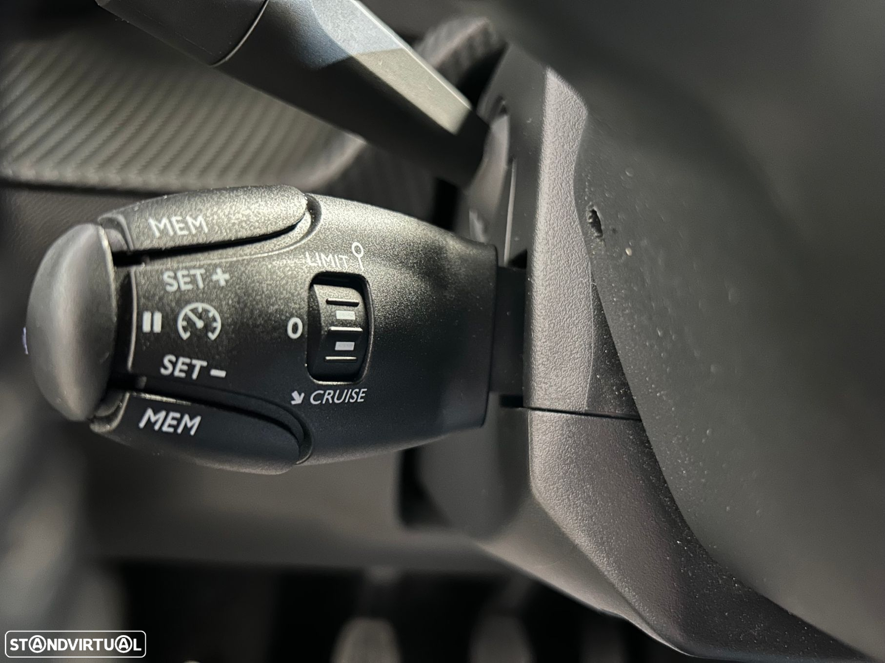 Peugeot 2008 1.2 PureTech Allure Pack - 38