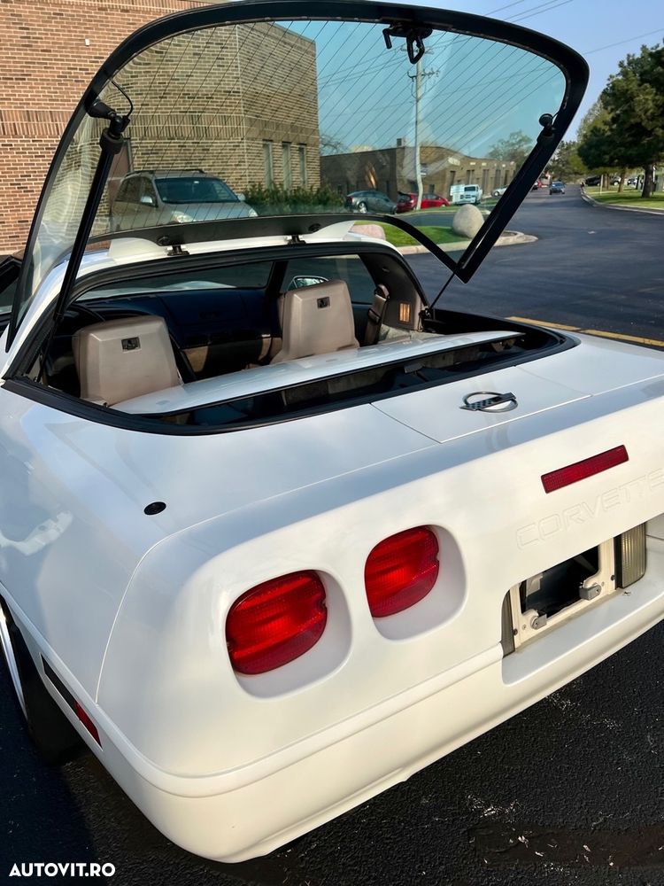 Chevrolet Corvette - 11