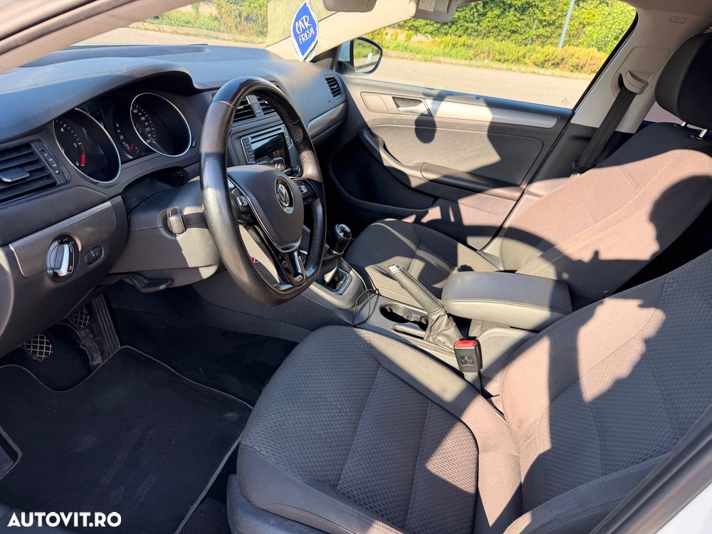 Volkswagen Jetta 2.0 TDI DPF Trendline - 10