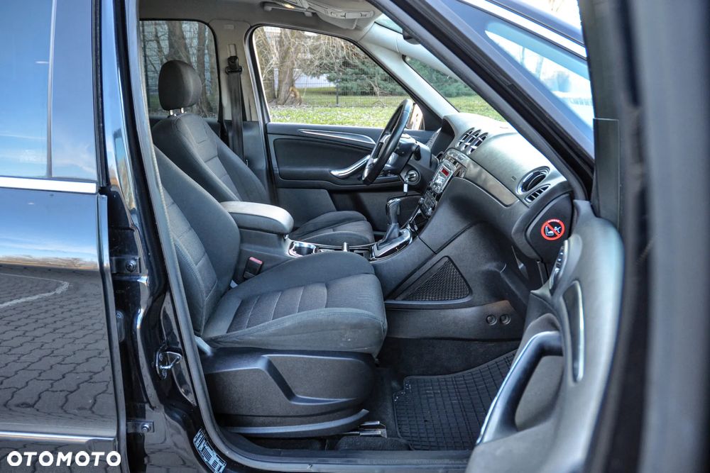 Ford S-Max - 11