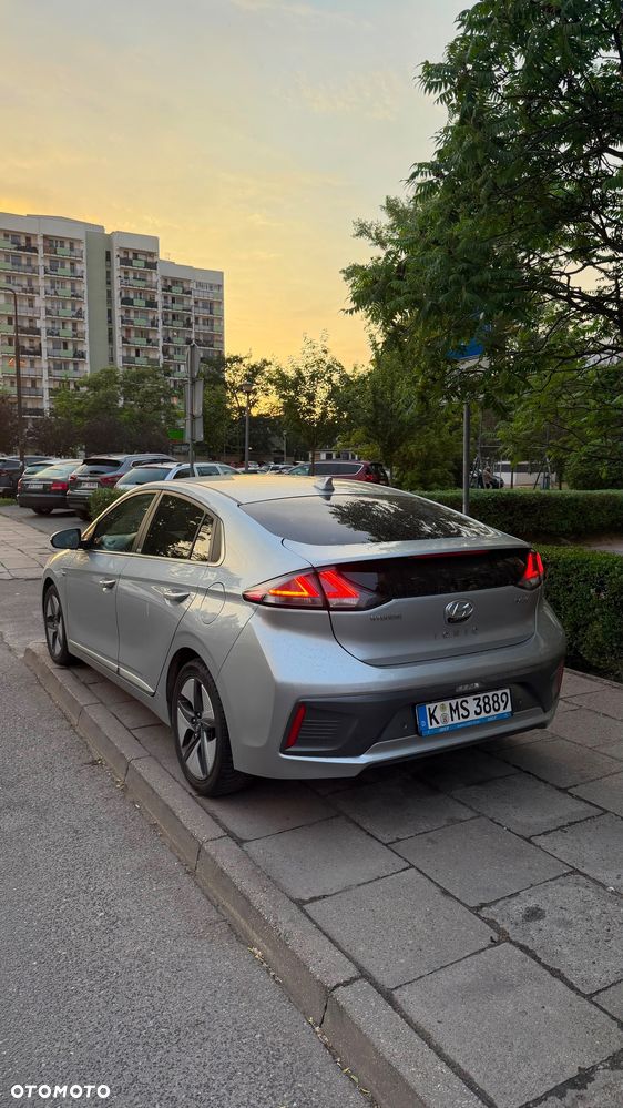 Hyundai IONIQ Hybrid Platinum - 2