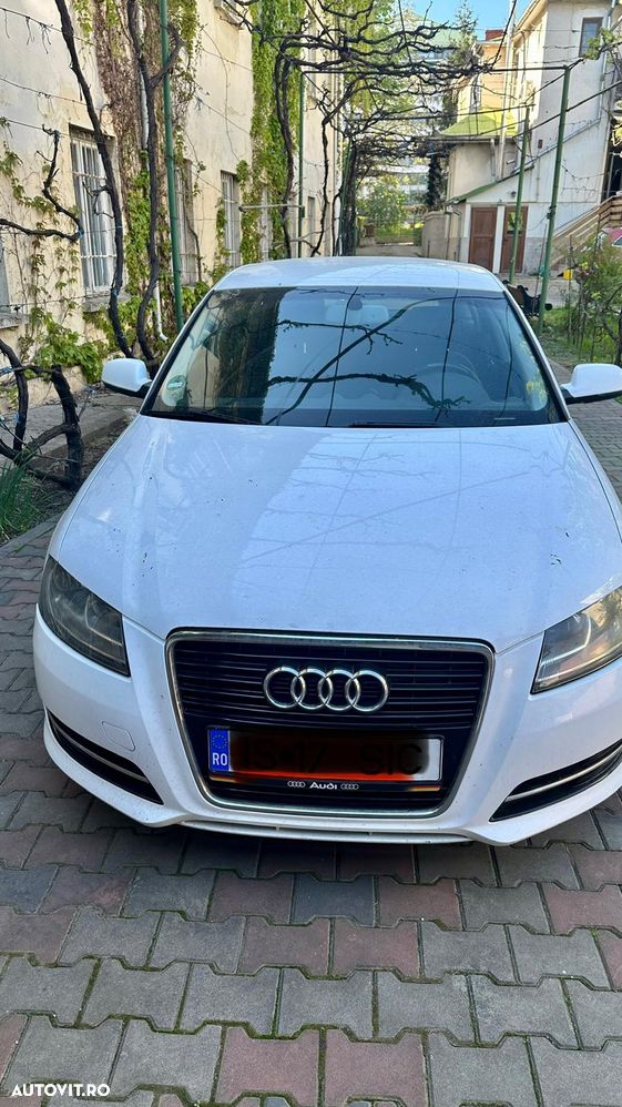 Audi A3 Sportback 1.6 TDI DPF Ambiente - 2
