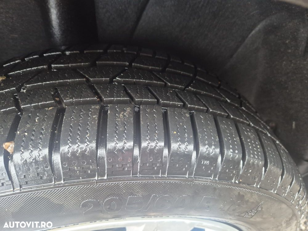 Volkswagen Sharan 2.0 TDI 4MOTION Blue Motion Life - 11