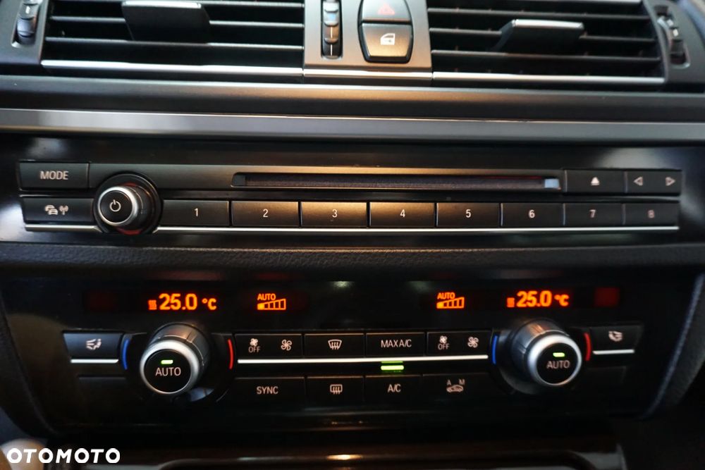 BMW Seria 5 525d Luxury Line - 38