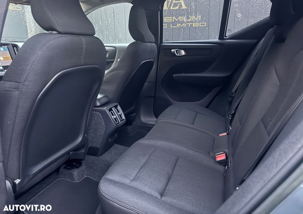 Volvo XC 40 B3 AT FWD MHEV Plus Dark - 9