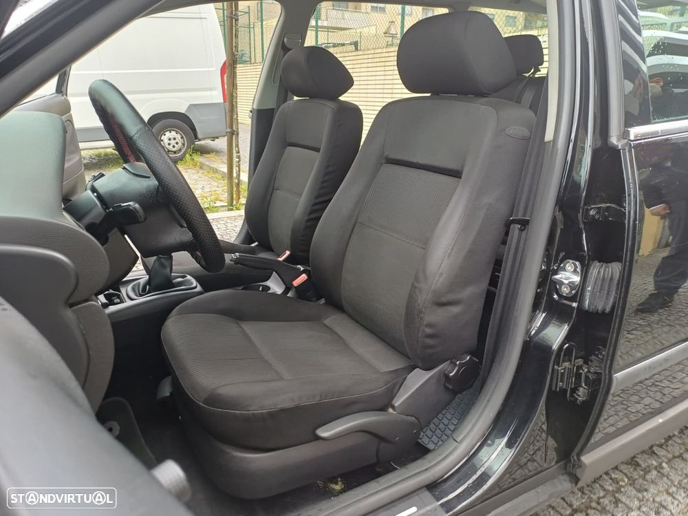 VW Passat Variant 1.9 TDi Confortline - 26