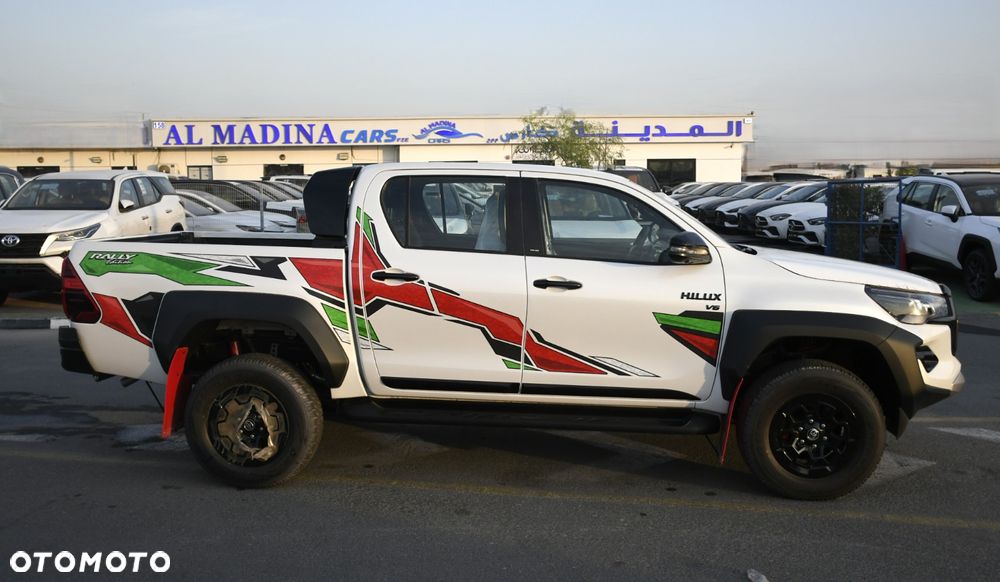 Toyota Hilux - 33