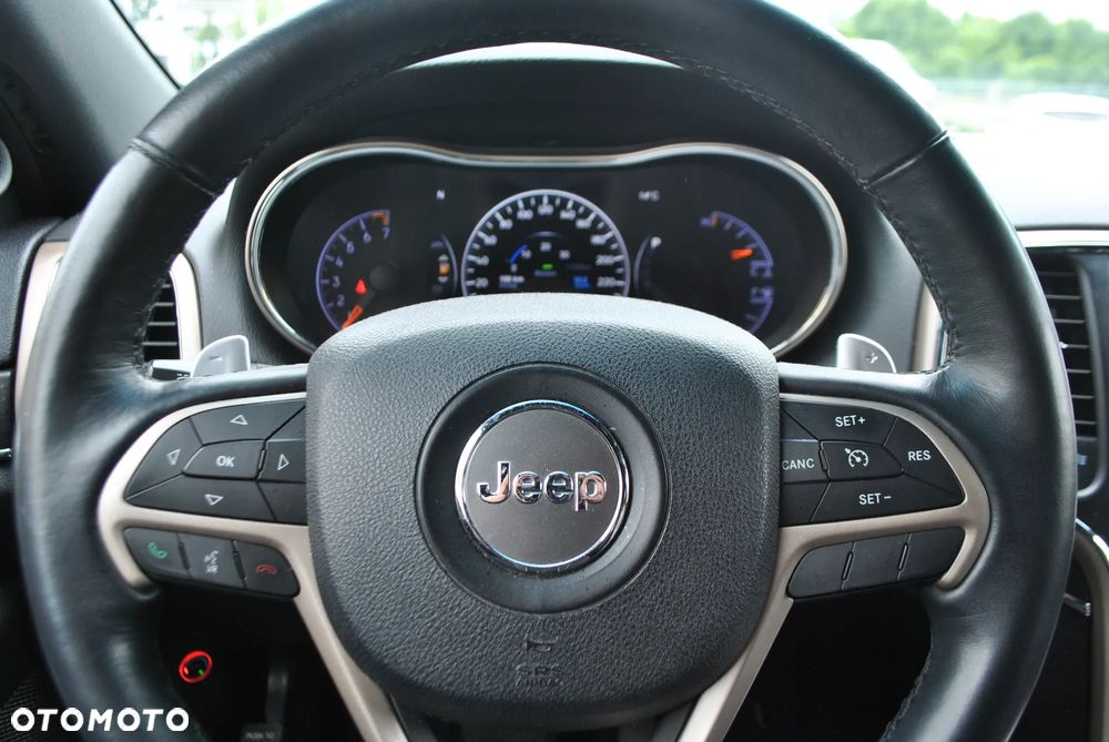 Jeep Grand Cherokee - 18