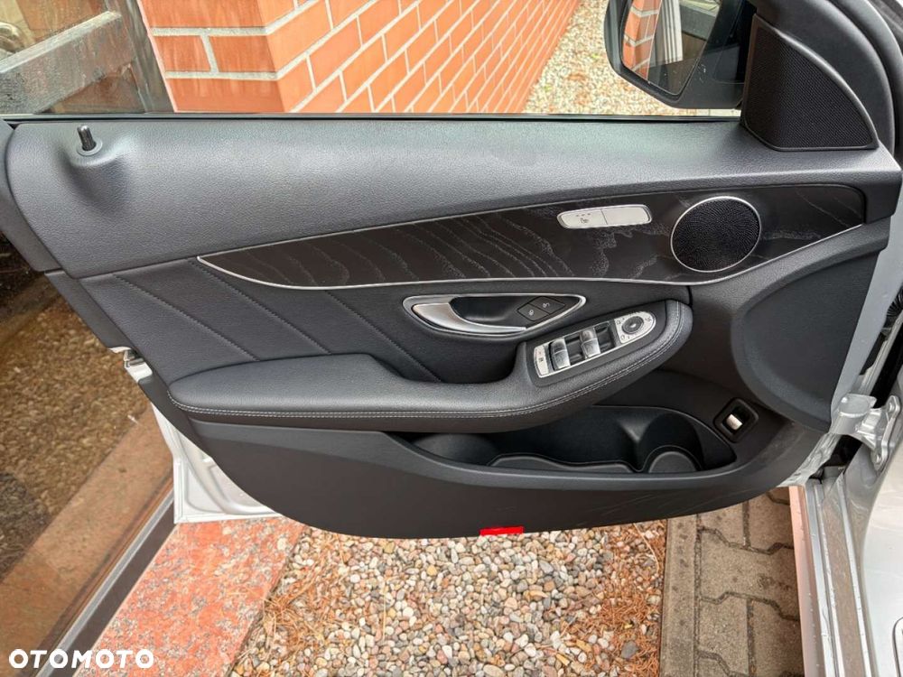 Mercedes-Benz Klasa C 250 d 4Matic 9G-TRONIC - 25