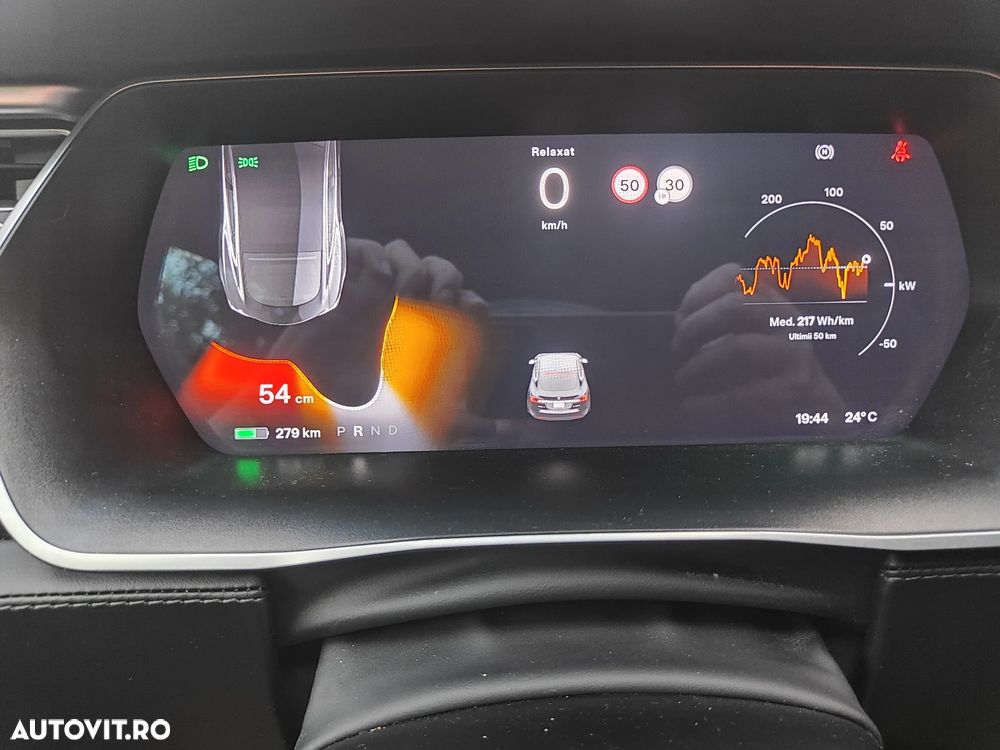 Tesla Model S - 9