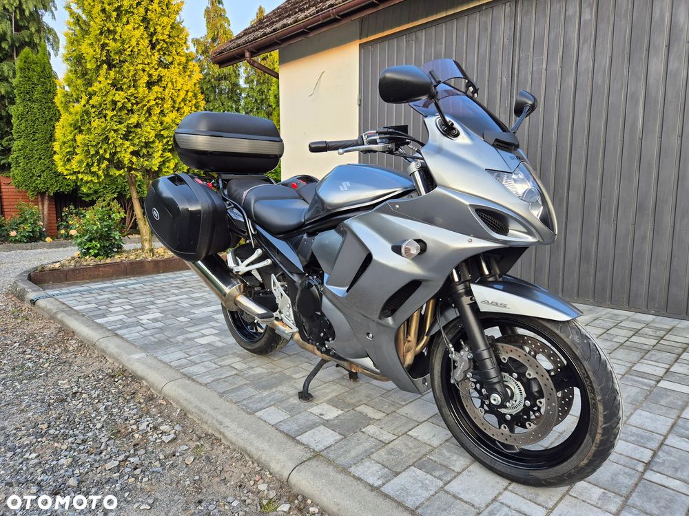 Suzuki GSX - 2
