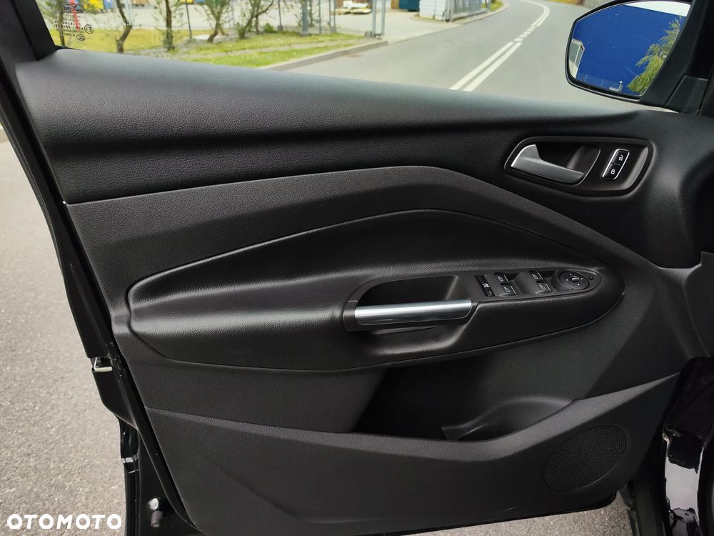 Ford Kuga 2.0 TDCi 2x4 Titanium - 25