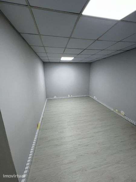 Sala / Escritorio / Espaço para atividades profissionais - Grande imagem: 3/3