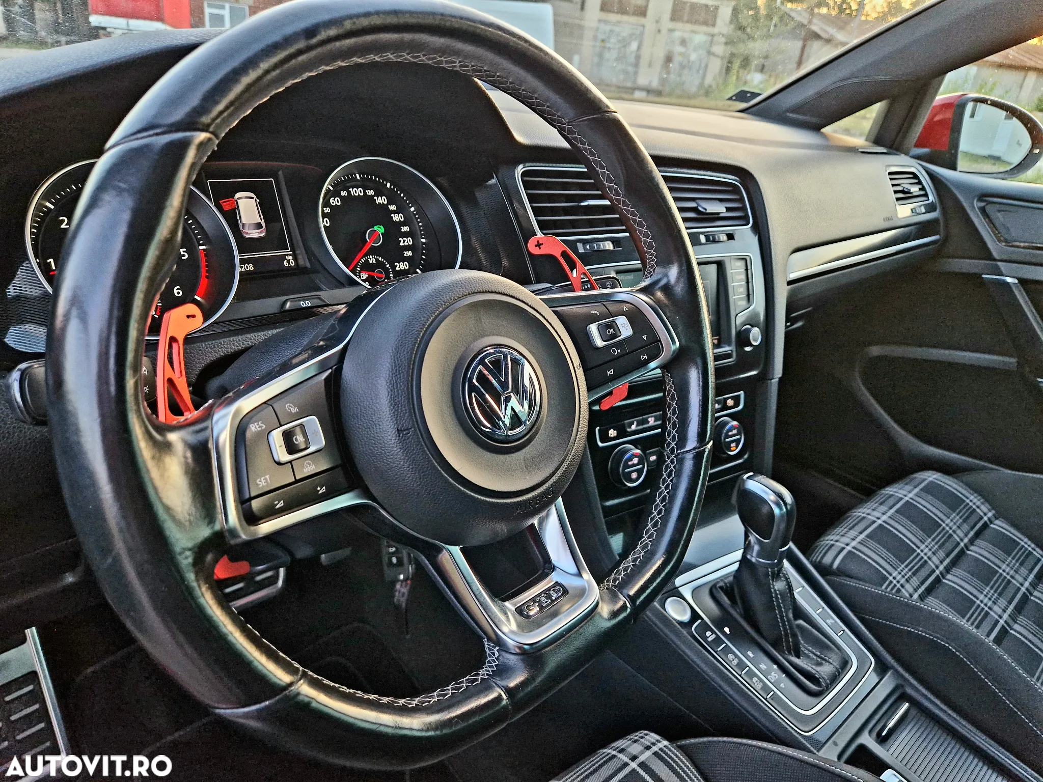 Volkswagen Golf 2.0 TDI DSG GTD - 23