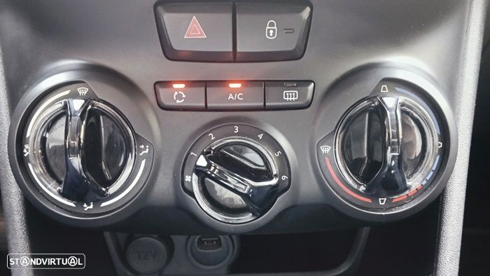 Peugeot 208 1.2 PureTech Signature - 38