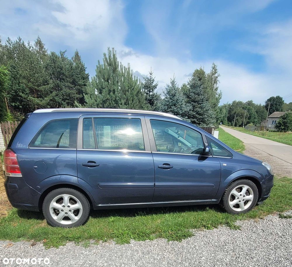 Opel Zafira - 1