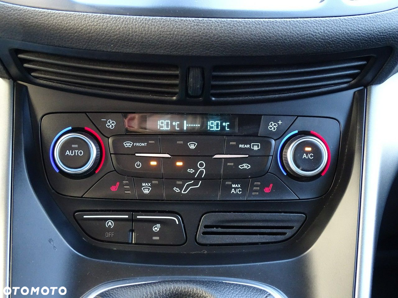 Ford Kuga - 25