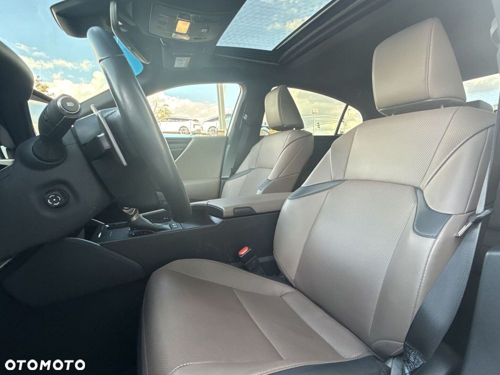 Lexus ES 300h Business Edition - 10
