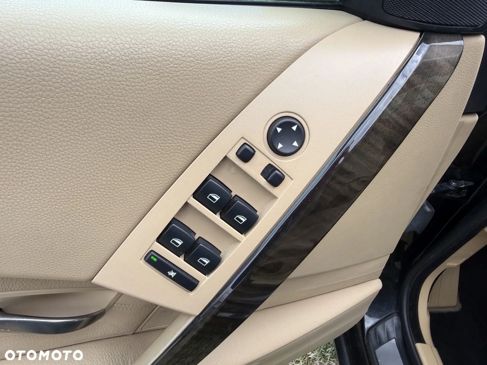 BMW Seria 5 530i - 24