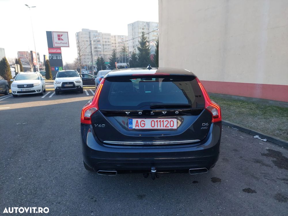 Volvo V60 D6 Plug-In-Hybrid AWD Geartronic Summum - 32