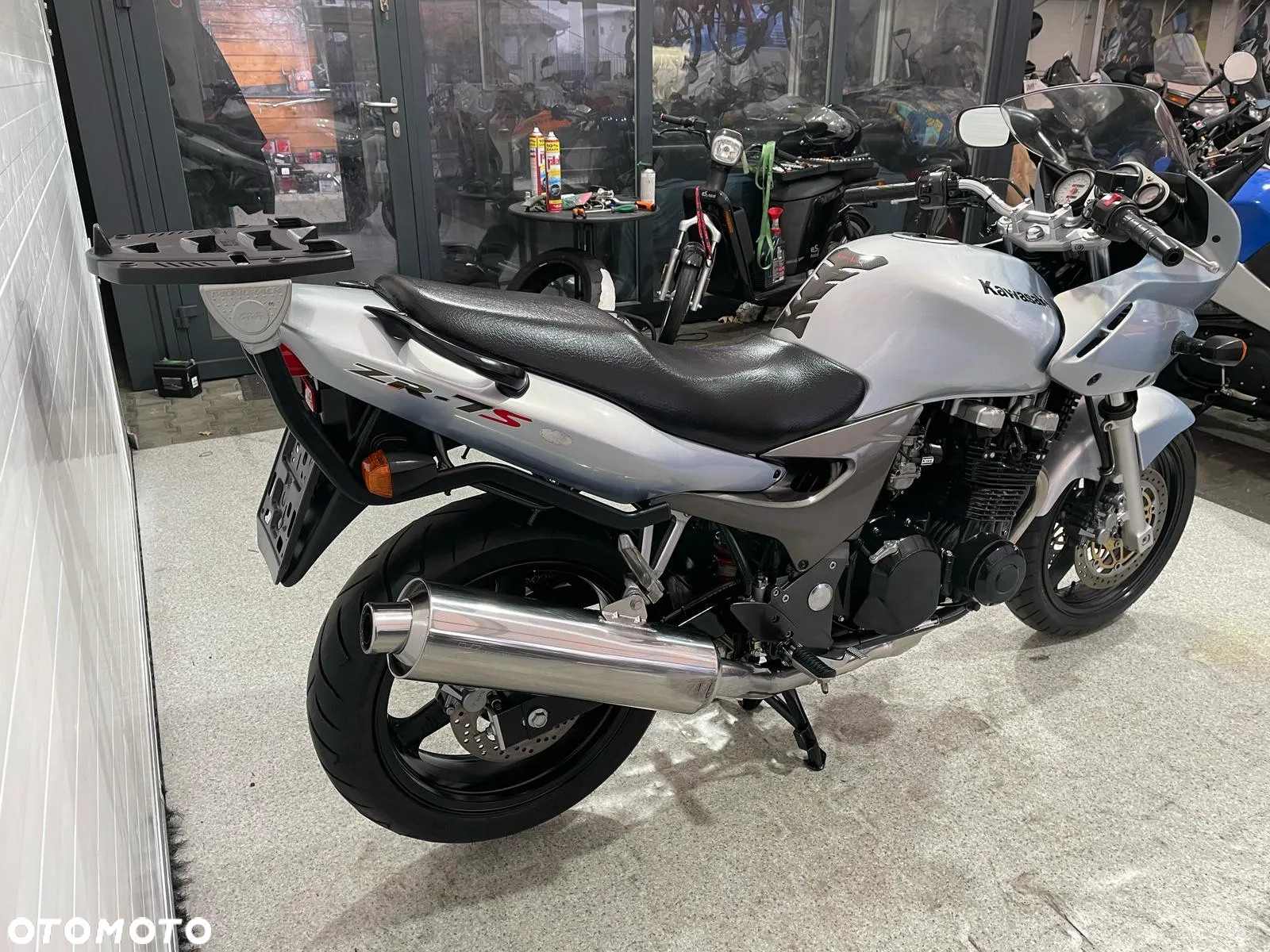 Kawasaki ZR - 16