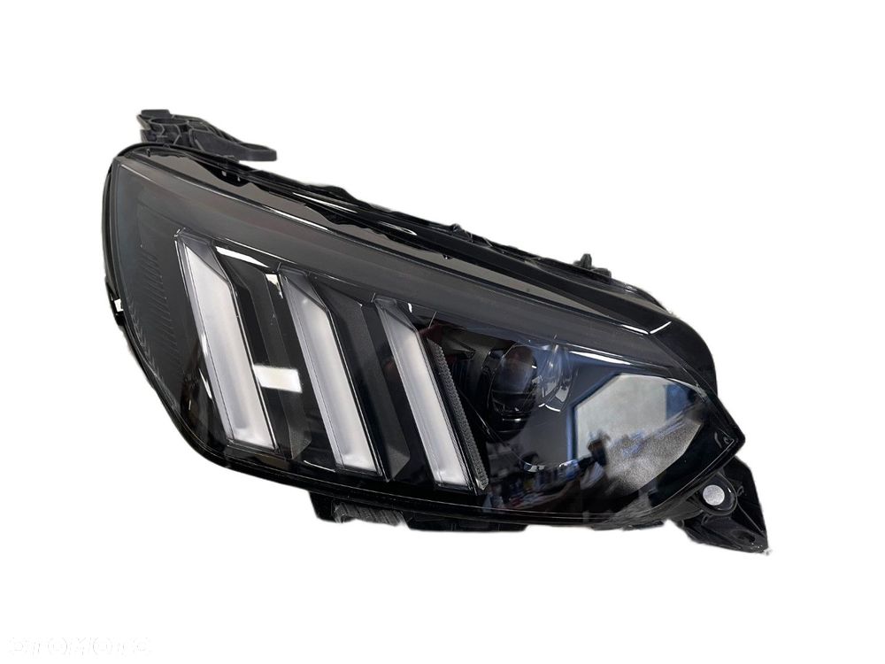 PEUGEOT 208  2 II 2008 II 19- LAMPA PRAWA PRZEDNIA PRZÓD EUROPA  9841641980 - 1