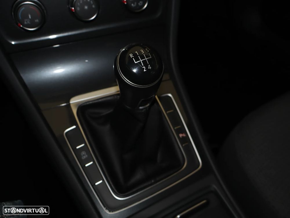 VW Golf 1.6 TDI Confortline - 22
