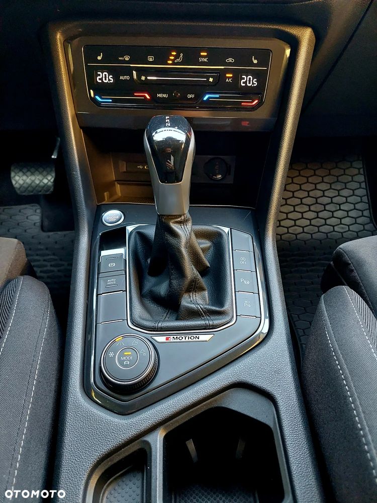 Volkswagen Tiguan - 17