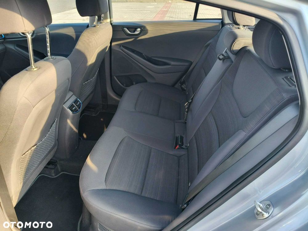 Hyundai IONIQ - 8