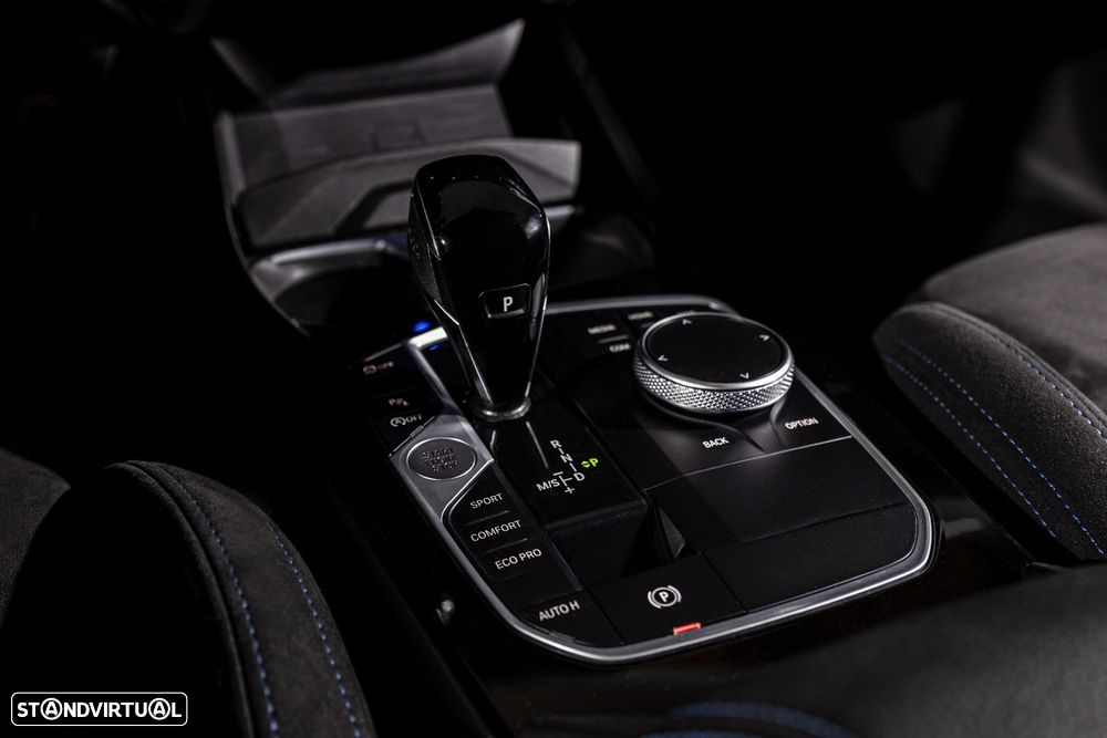 BMW 118 i Pack Desportivo M Auto - 25