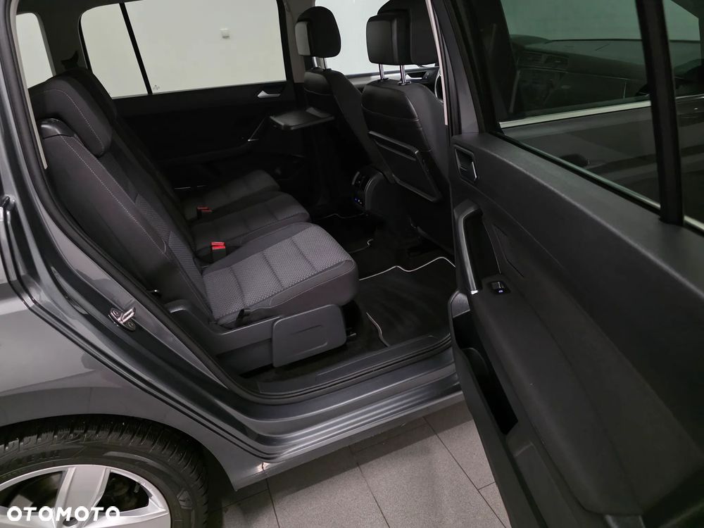 Volkswagen Touran - 32