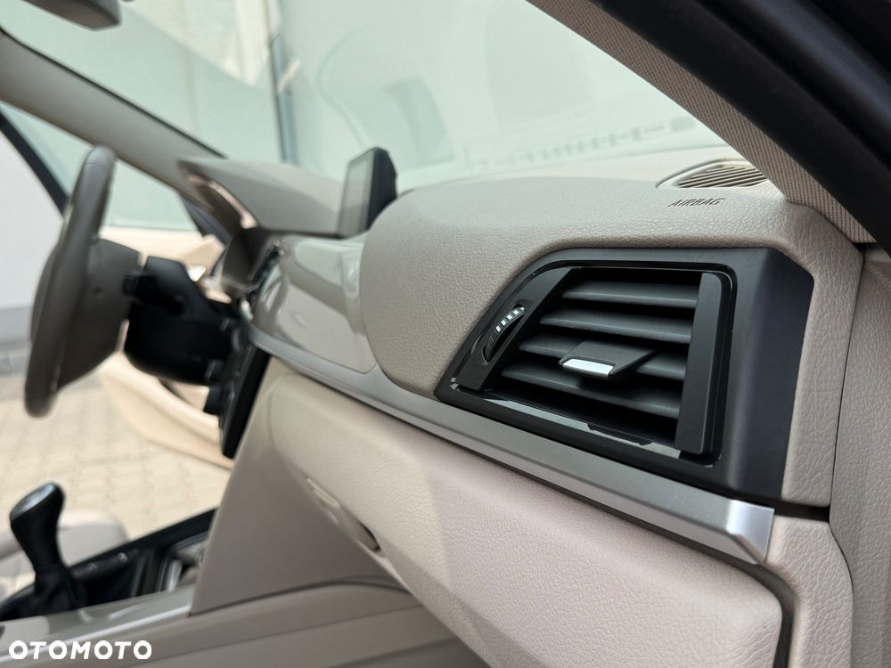 BMW Seria 3 320i Modern Line - 36