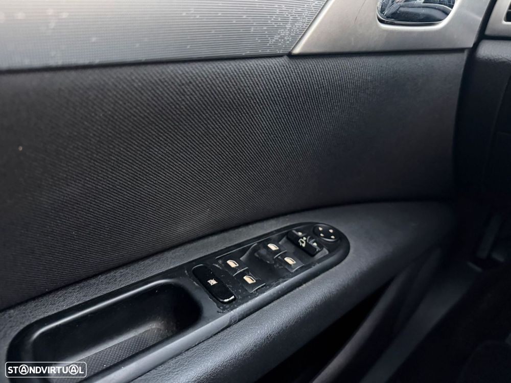 Peugeot 407 1.6 HDi Executive - 28