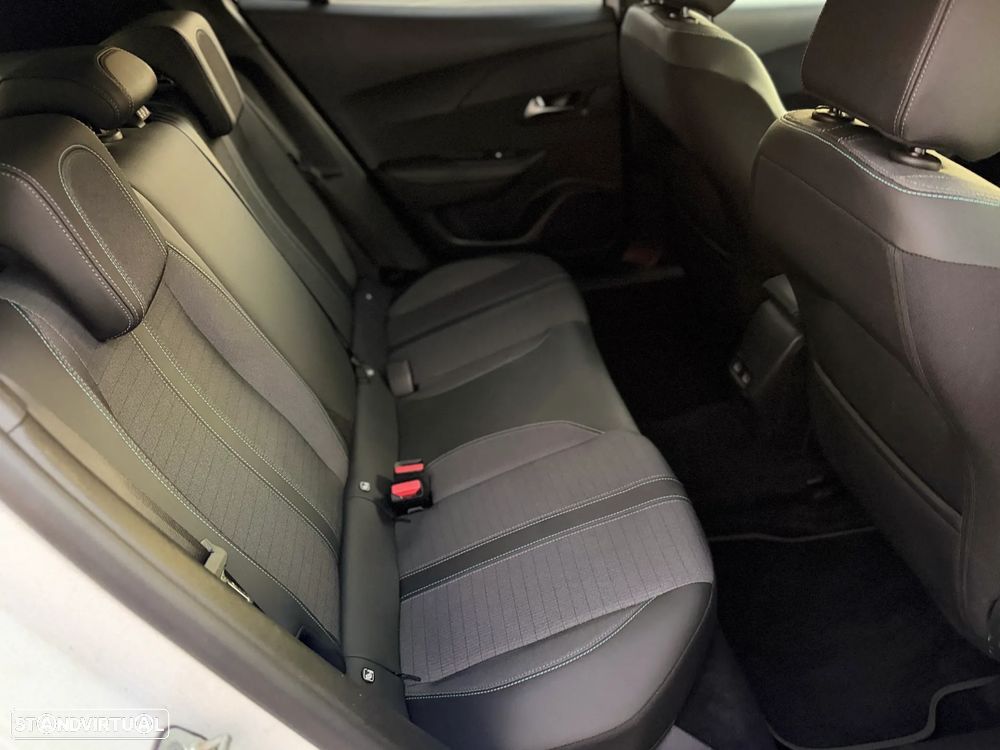 Peugeot 2008 1.2 PureTech Allure Pack EAT8 - 14