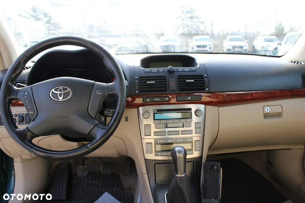 Toyota Avensis - 16
