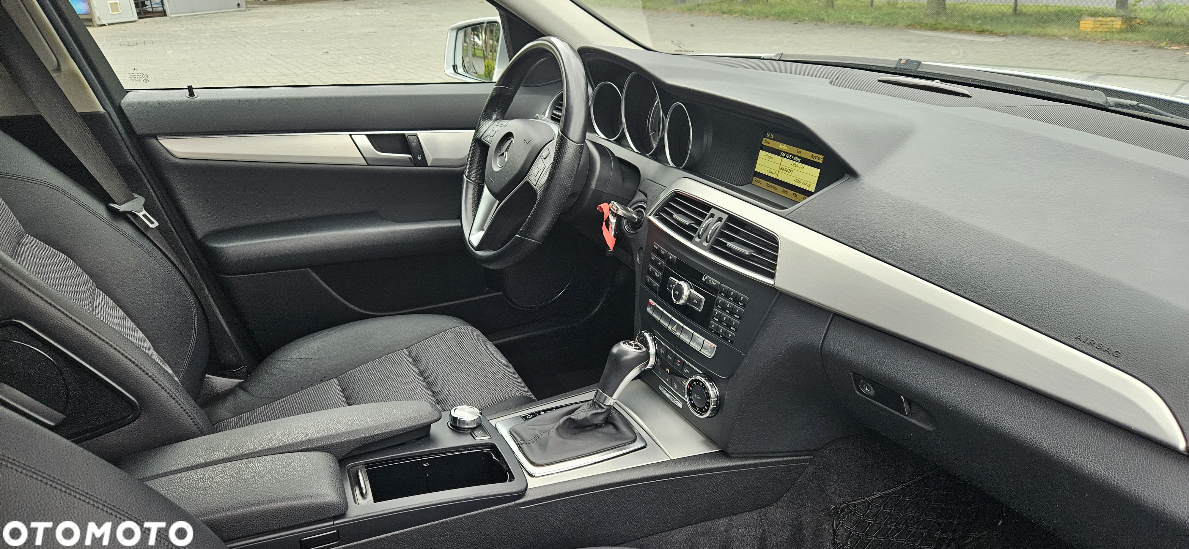 Mercedes-Benz Klasa C 180 T CGI Automatik BlueEFFICIENCY Avantgarde - 21