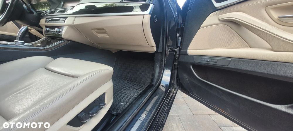 BMW Seria 5 525d xDrive Luxury Line - 13
