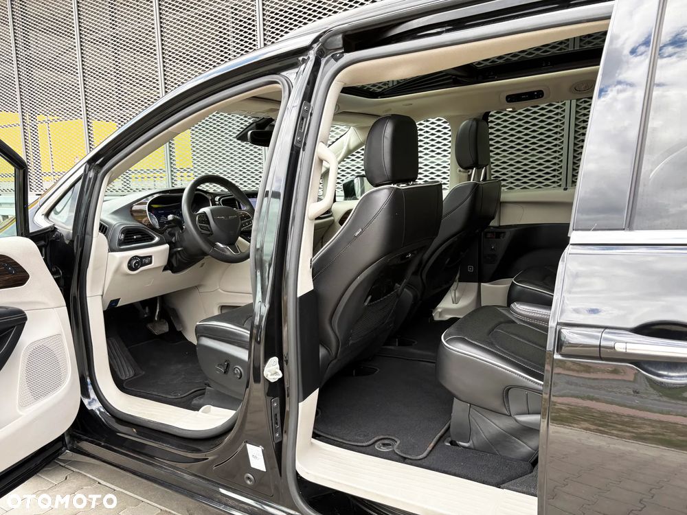 Chrysler Pacifica - 15