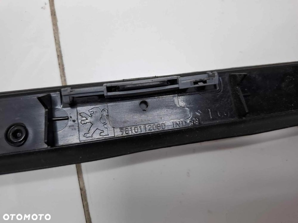 LISTWA SZYBY CZOŁOWEJ PRZEDNIEJ PRZÓD PRAWA  PEUGEOT 3008 II 5008 16- PRZYSZYBOWA - 4