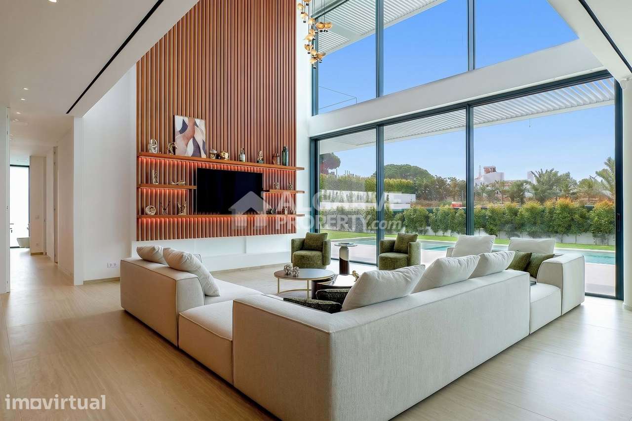Moradia V6 de Luxo Contemporâneo em Vilamoura - Grande imagem: 2/47