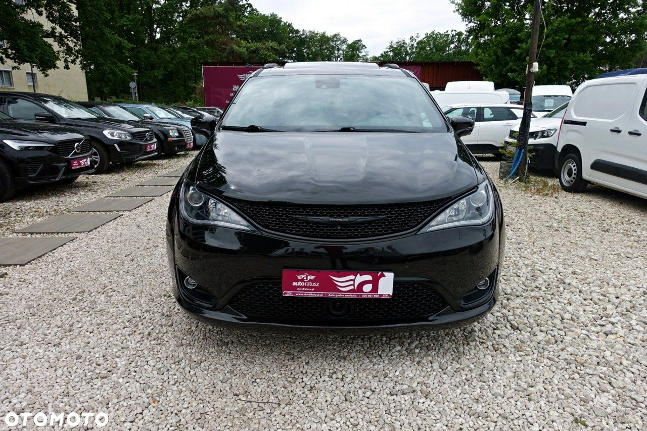 Chrysler Pacifica - 3