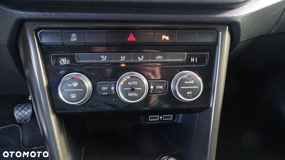 Volkswagen T-Roc - 17