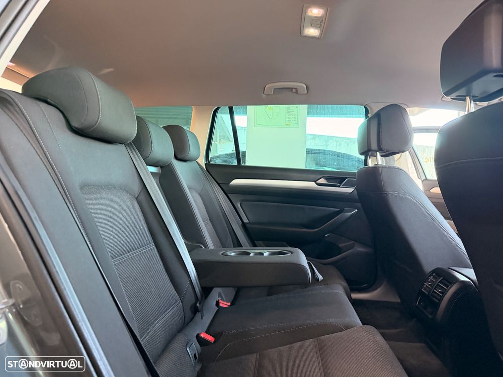 VW Passat Variant 1.6 TDI (BlueMotion ) DSG Comfortline - 9