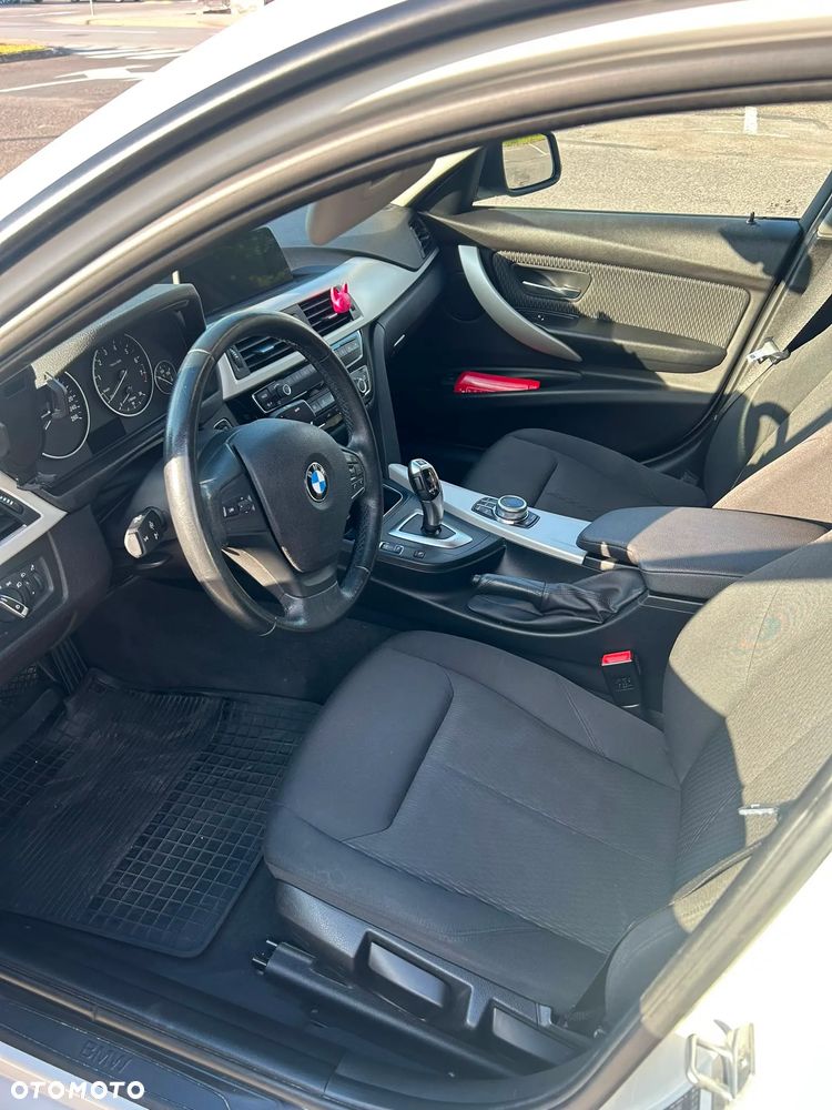 BMW Seria 3 320i GPF - 8