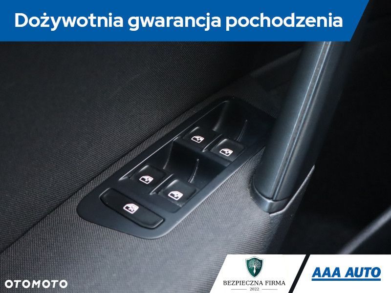 Volkswagen Golf - 22