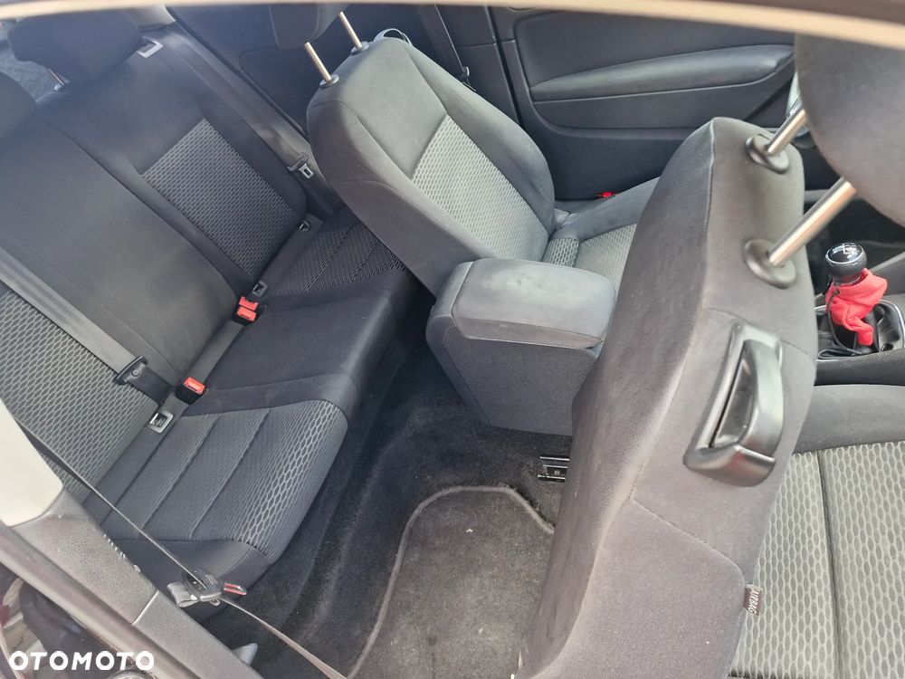 Volkswagen Golf 1.6 TDI DPF BlueMotion - 12