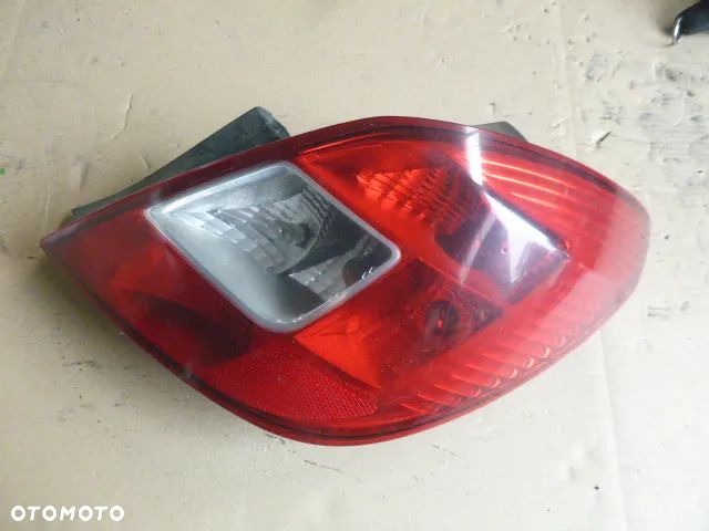 LAMPA PRAWY TYŁ PRAWA TYLNA OPEL CORSA D - 5