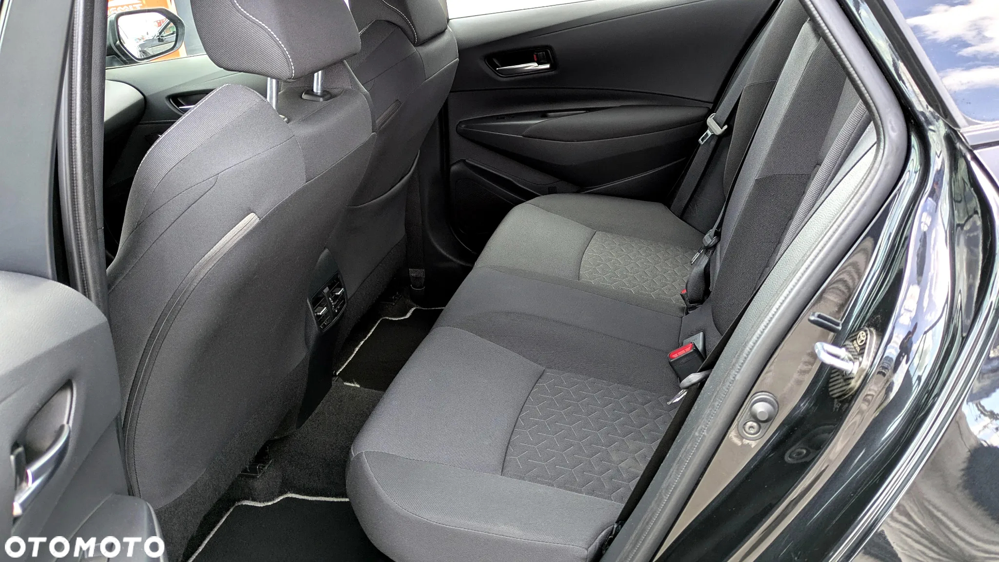 Toyota Corolla 2.0 Hybrid Comfort - 8