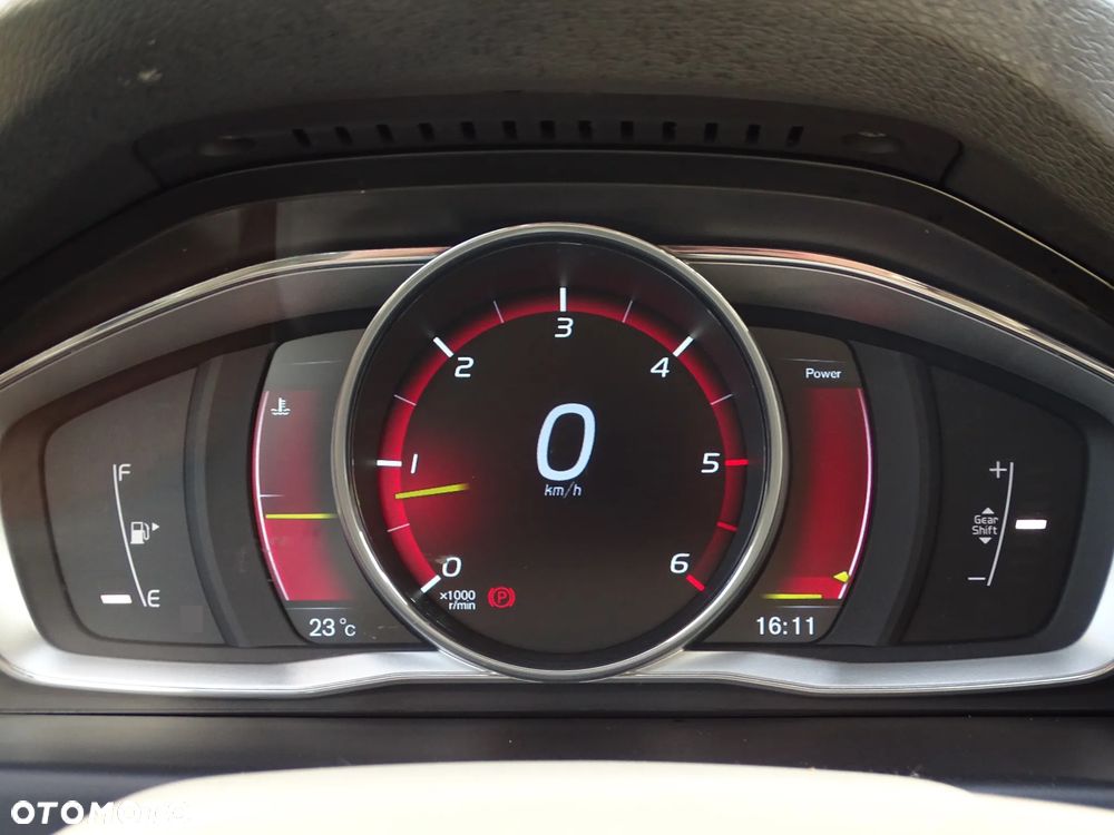 Volvo XC 70 D4 AWD Momentum EU6 - 4